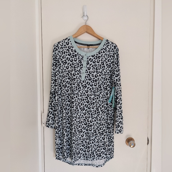 Henley sleep shirt blue leopard - Picture 2 of 5